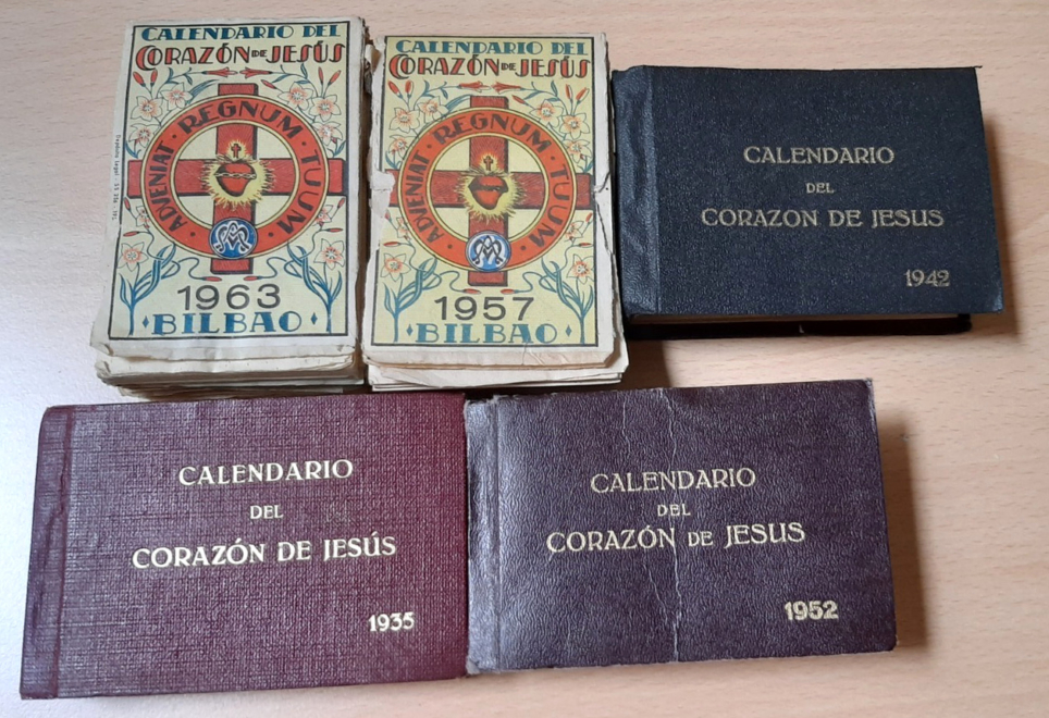 Viejos ejemplares del Taco Calendario del Corazón de Jesús.