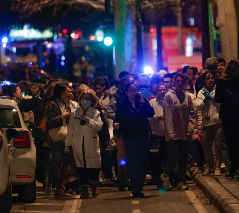 La impotencia de los vecinos: "El edificio ardió como una falla en Valencia"