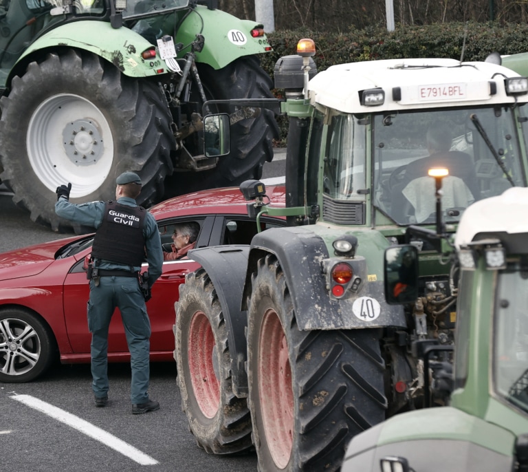 Interior ordena a la Guardia Civil y a la Policía que los agricultores no colapsen Madrid con sus tractores