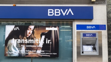 BBVA estudia nuevas ofertas comerciales para atraer clientes mientras espera al Sabadell