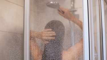 Cuánto debe durar una ducha, según la OMS