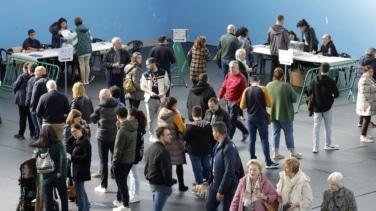 La participación en Galicia asciende al 49% y supera ya el total de la de 2020