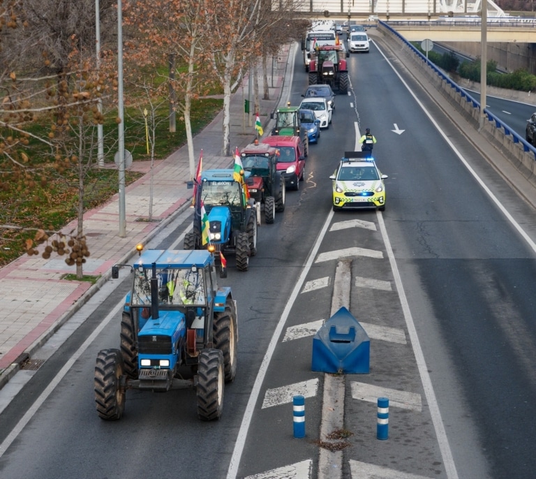 Las organizaciones agrarias se suman a las protestas y hay cortes en las principales carreteras del país