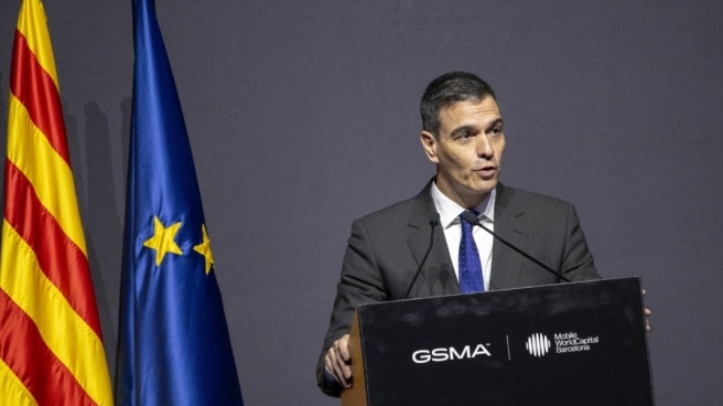 El presidente del Gobierno, Pedro Sánchez, interviene durante la cena inaugural del MWC, en Barcelona.