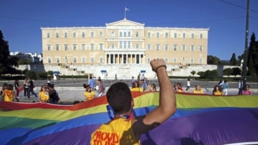 Grecia aprueba el matrimonio homosexual y la adopción de menores por parejas del mismo sexo