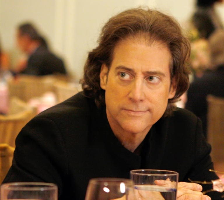 Muere la estrella de 'Curb Your Enthusiasm' Richard Lewis a los 76 años