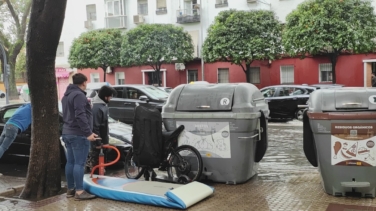 En pádel surf por las calles inundadas de Triana