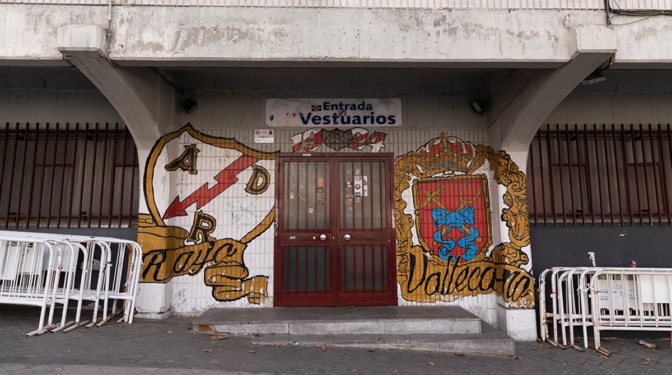 El barrio, contra Presa y Ayuso, se aferra a su estadio: "No hay Rayo sin Vallecas"