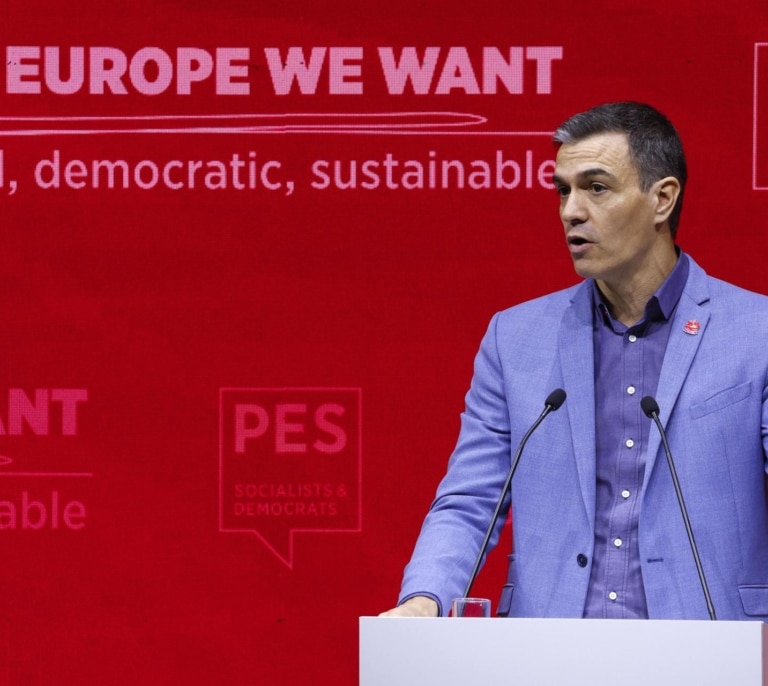 Sánchez omite la trama de Ábalos ante sus socios socialistas europeos en Roma