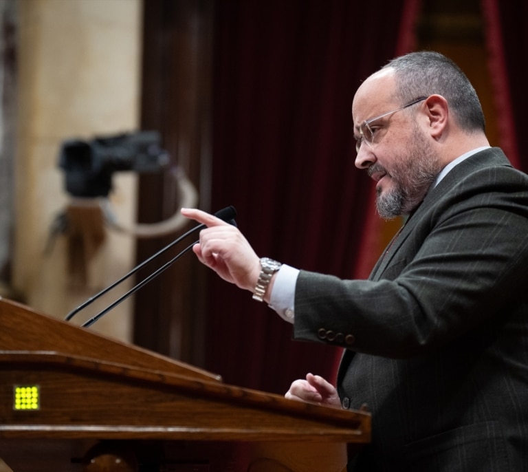 El adelanto electoral en Cataluña obliga al PP a definir el futuro de Alejandro Fernández