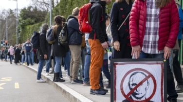 Al menos 74 detenidos por ir a votar a la hora del 'Mediodía contra Putin' en la tercera jornada de elecciones