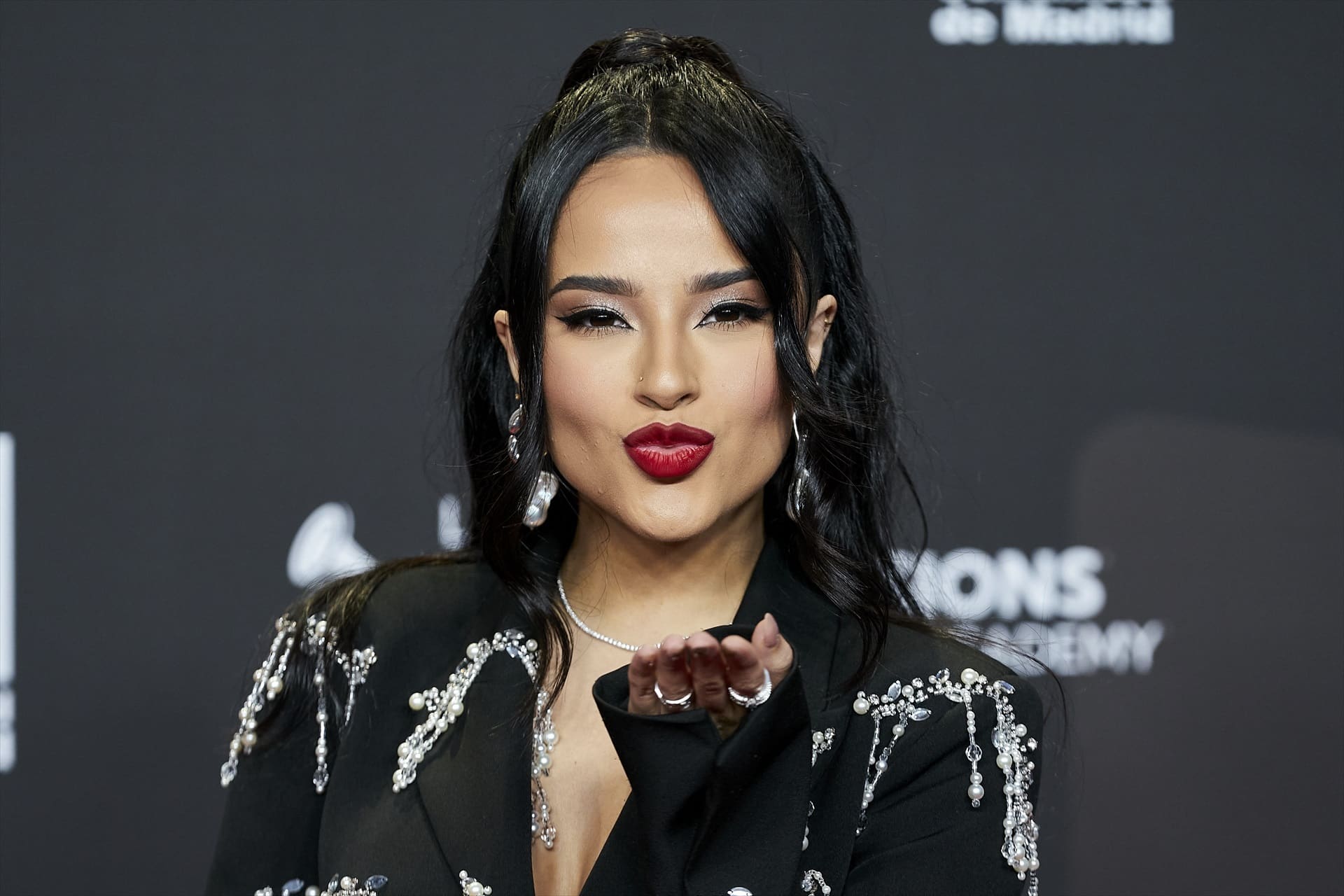 Becky G habría eprdonado a su novio tras su infidelidad