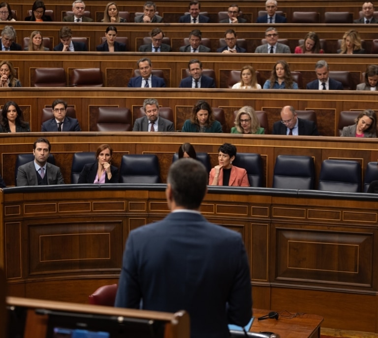 El PP aventaja al PSOE en 2,7 puntos tras el 'caso Koldo', según el CIS