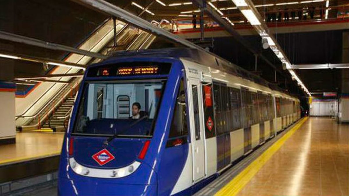Muere un joven de 19 años tras caer en el hueco entre coche y andén en el Metro de Madrid