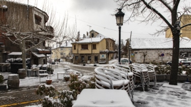 La acumulación de nieve mantiene la alerta amarilla en la Sierra de Madrid