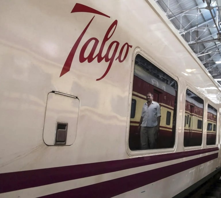 Solo tres de cada diez trenes entre Madrid y Galicia llegan a su hora