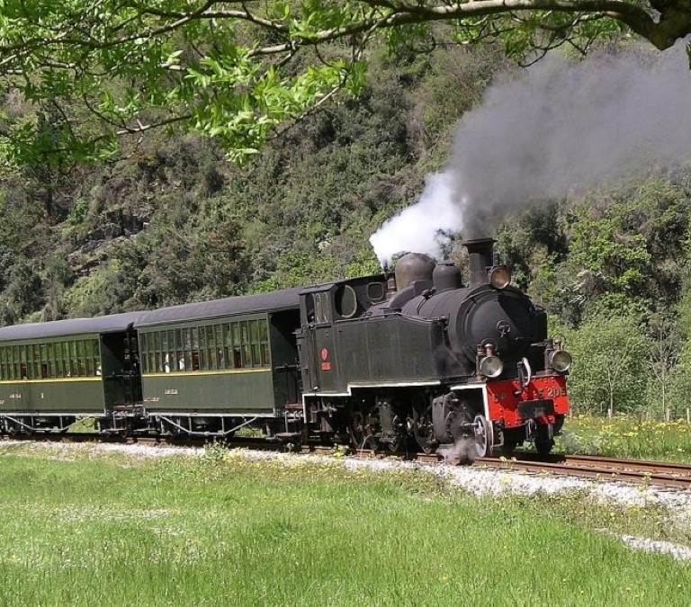 Los cuatro viajes en tren de vapor que puedes hacer en Semana Santa