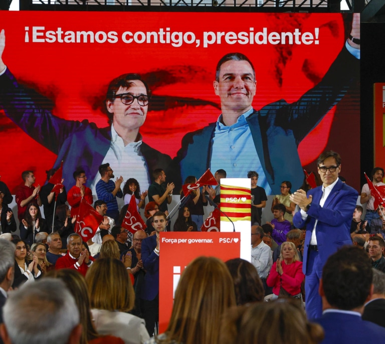 Sánchez roba el plano a los candidatos del 12M en el arranque de la campaña catalana