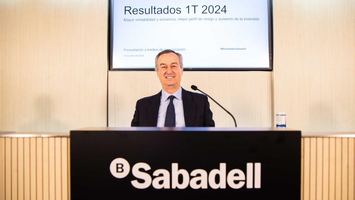 Banco Sabadell mejora a más del 3% su apuesta por captar clientes en plena batalla con BBVA