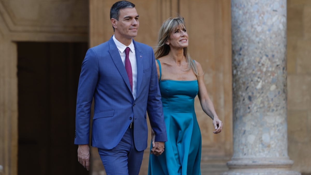 El presidente del Gobierno, Pedro Sánchez, junto a su mujer, Begoña Gómez