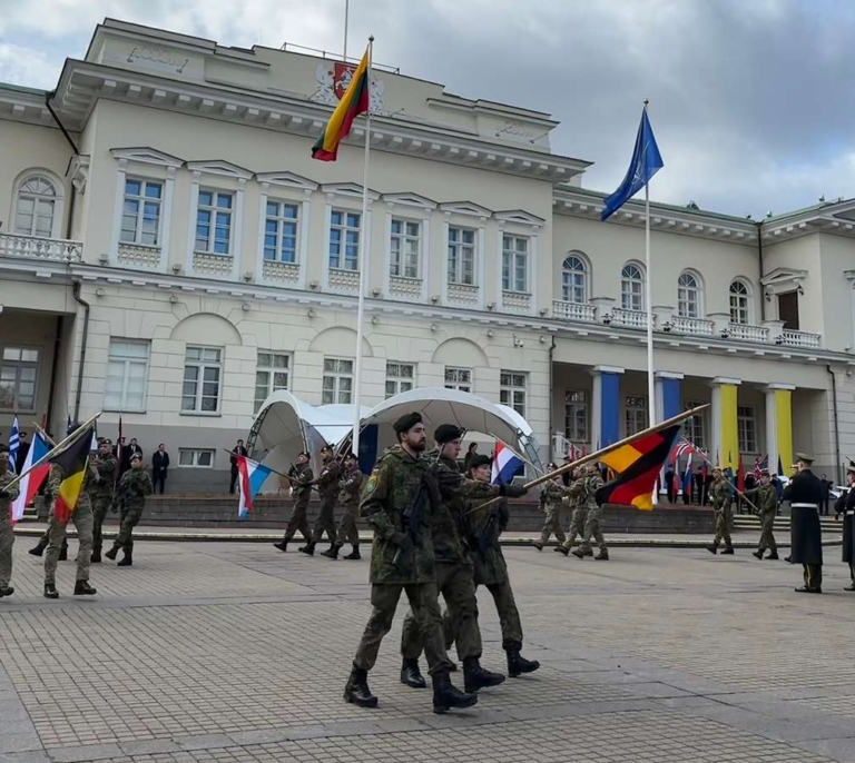 El servicio militar vuelve a Europa