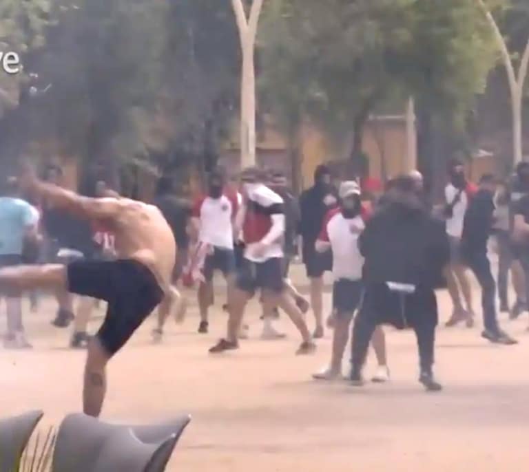 La pelea entre ultras del Athletic y Mallorca rompe la fiesta pacífica de la final de la Copa del Rey en Sevilla