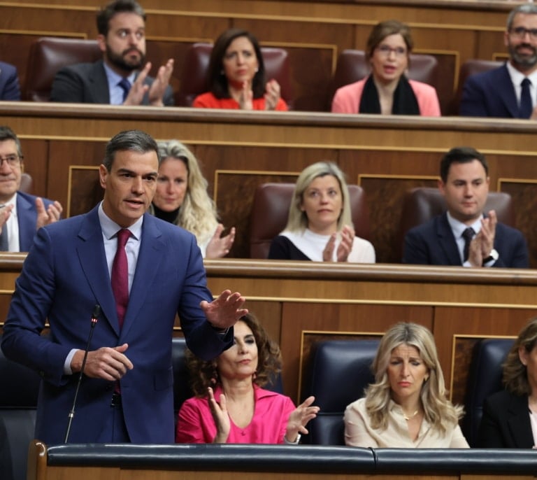 "Ni él ni su familia se merecen esto": el PSOE y el Gobierno arropan a Sánchez