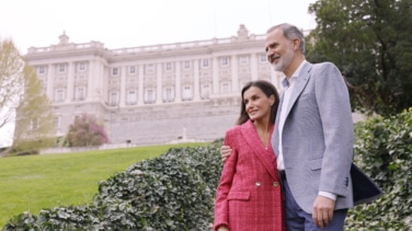 Un paseo romántico y familiar por el Campo del Moro: el posado de los Reyes para celebrar su 20º aniversario