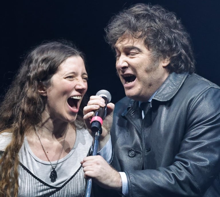 El espectáculo de Milei cantando en el Luna Park