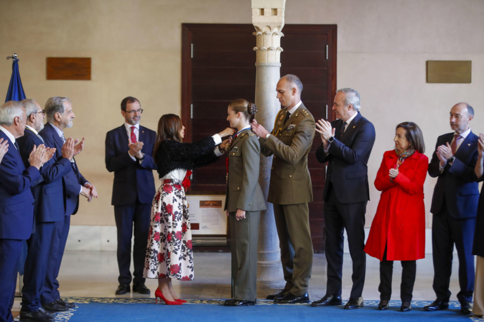 La princesa de Asturias, Leonor de Borbón, recibe la Medalla de las Cortes de Aragón.