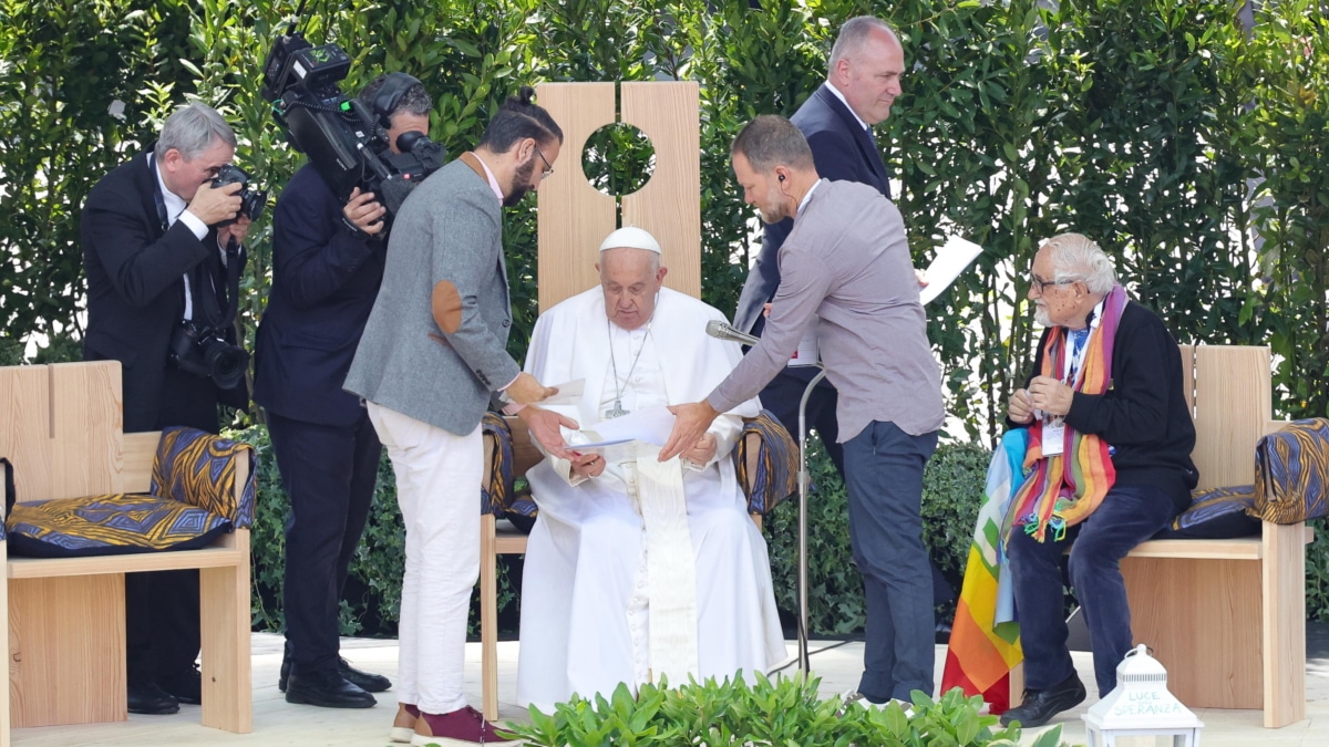 El abrazo del Papa Francisco a una víctima palestino y otra israelí: "Su sufrimiento es el de dos pueblos"
