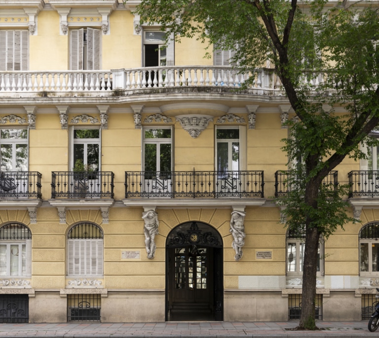 El edificio "más artístico" de Madrid que se 'saltó' la ley por ser "muy castizo"