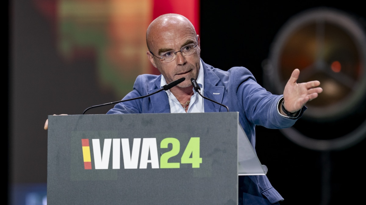 El candidato de VOX para las elecciones europeas, Jorge Buxadé, interviene durante el acto ‘Viva 24’ de VOX, en el Palacio de Vistalegre