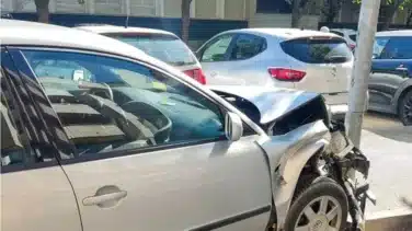 Un niño de once años se estrella con el coche de su padre cuando huía de la policía