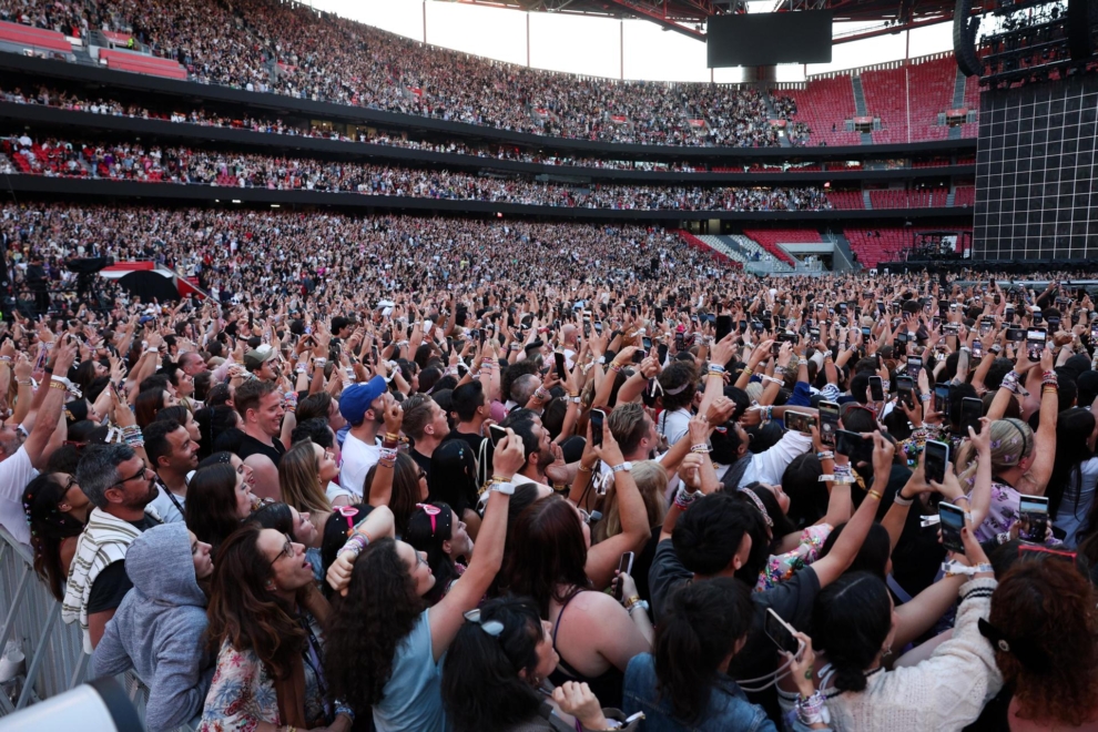 Los fans gritan a Taylor Swift durante uno de sus conciertos en Lisboa, en la que es la primera vez que la cantante visita oficialmente Portugal y solo unos días antes de que pase por Madrid. 
