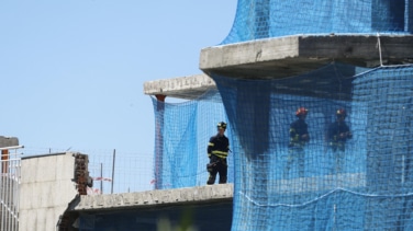 Mueren los dos trabajadores atrapados en el derrumbamiento de un edificio en Madrid