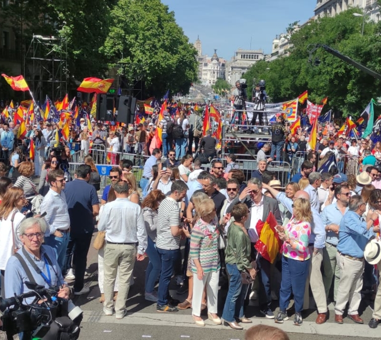 Feijóo, en el acto multitudinario del PP, sobre Sánchez: "Hay que decir no al puto amo"