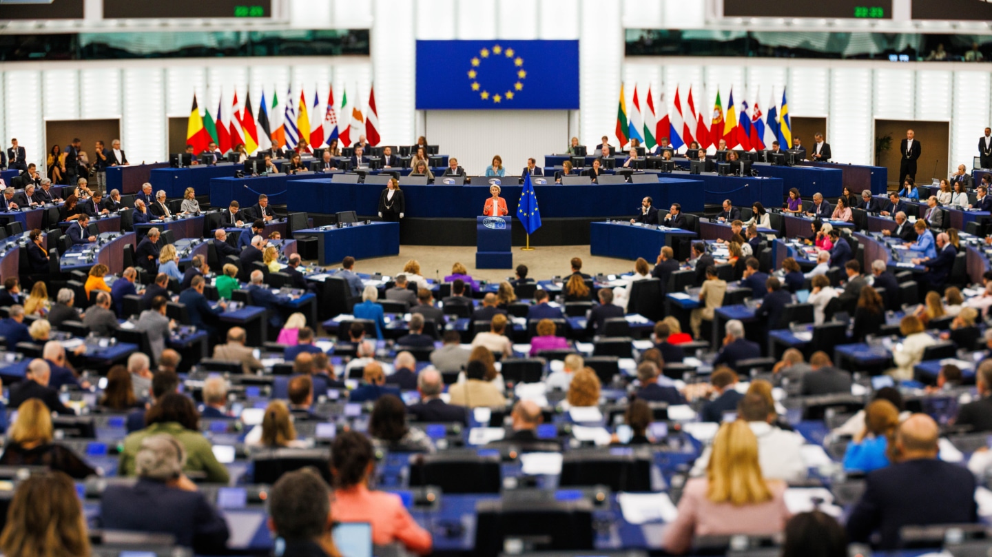 Sesión del Parlamento Europeo con Von der Leyen en la tribuna