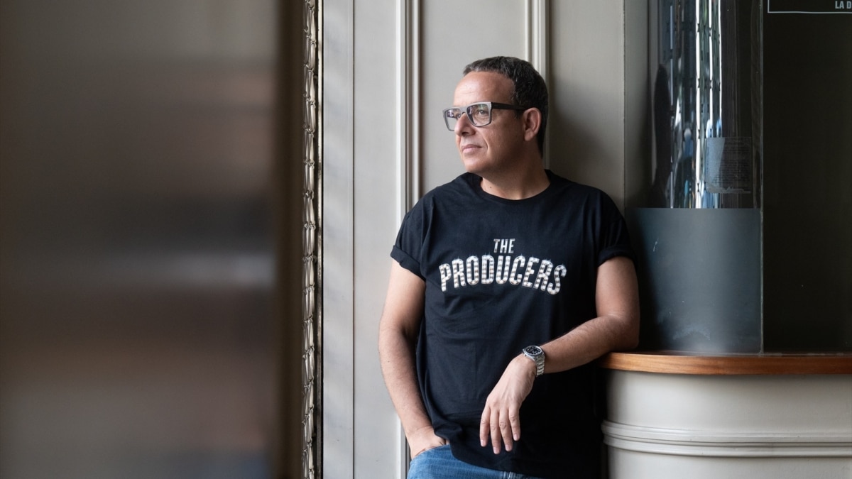 El director artístico Àngel Llàcer posa por la presentación del musical ‘The Producers’ el pasado mes de septiembre.