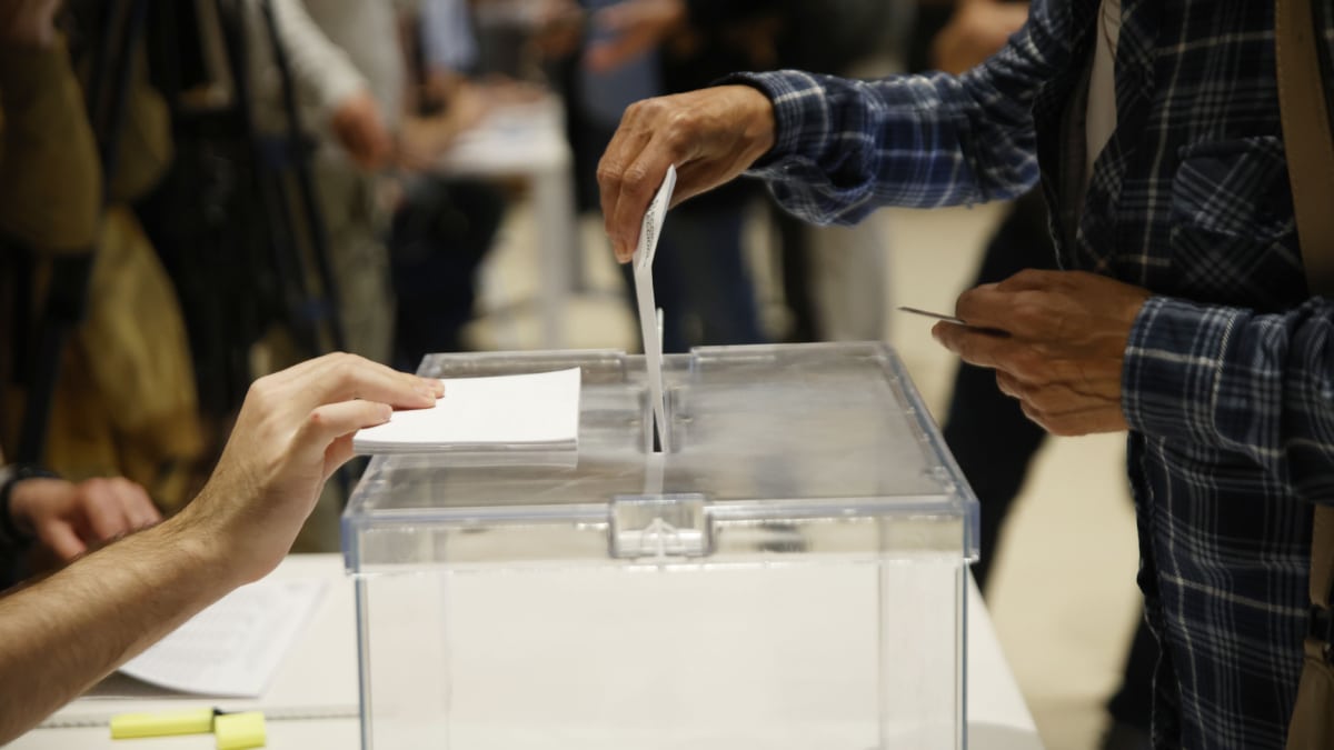 La participación en las elecciones catalanas alcanza el 56,3%, cinco puntos por encima de 2021