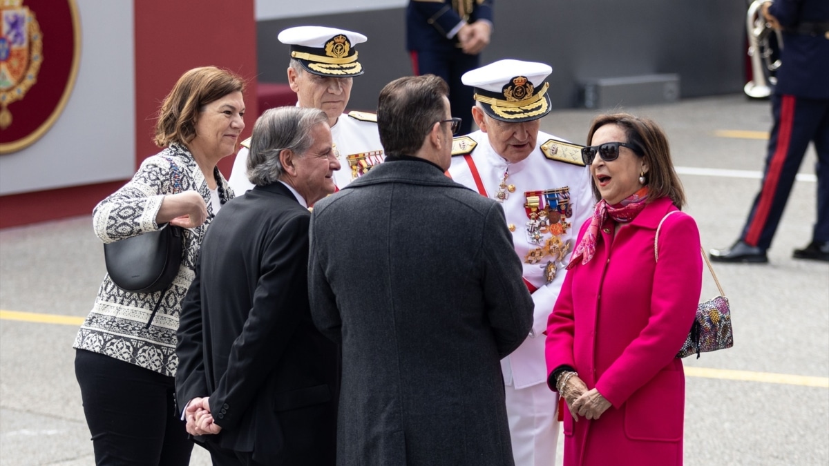 La ministra de Defensa, Margarita Robles, durante el desfile militar con motivo del Día de las Fuerzas Armadas