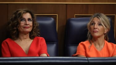 Un micro abierto le juega una mala pasada a Yolanda Díaz y carga contra Feijóo : "A la mierda"