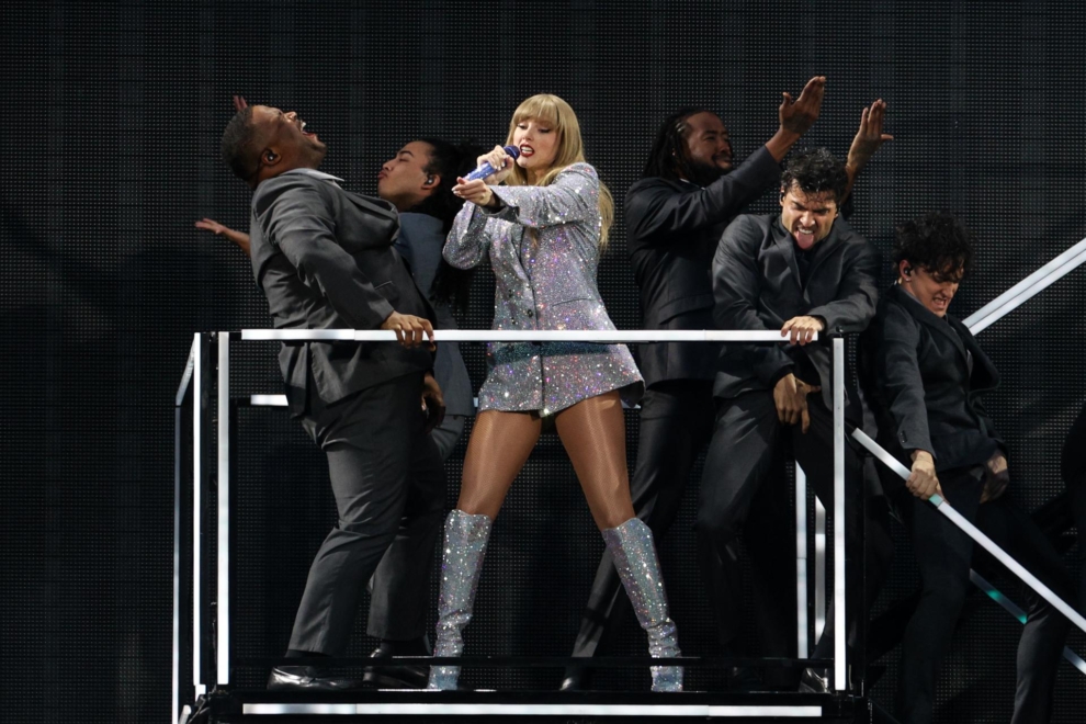 Taylor Swift actúa en su primera noche en Lisboa ante un estadio enfervorecido.