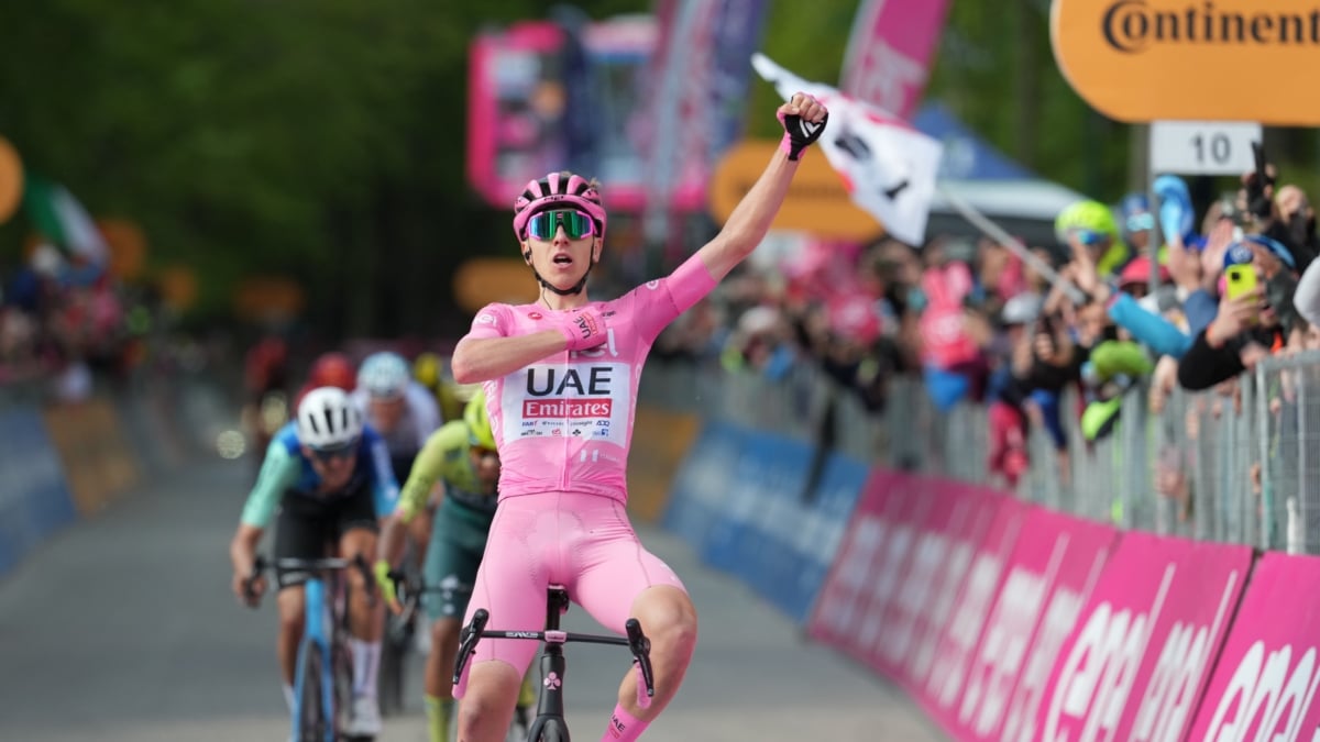 Tadej Pogačar celebra en Patri di Tivo la victoria en la octava etapa del Giro