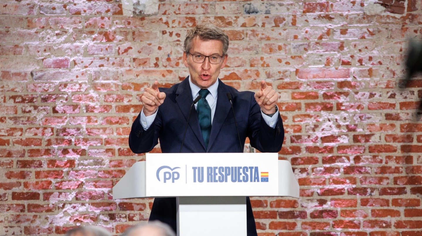 El líder del PP, Alberto Núñez Feijóo, interviene durante la presentación de los ejes del programa electoral para los comicios europeos