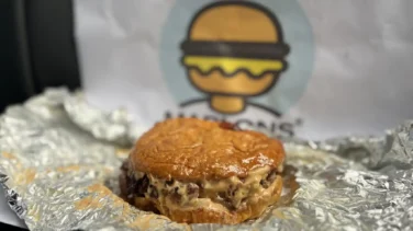 Marlons rivaliza con VICIO por sus nuevas smash burgers en Madrid