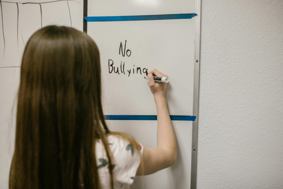 El bullying, o acoso escolar, dificulta el crecimiento y desarrollo de los niños. 