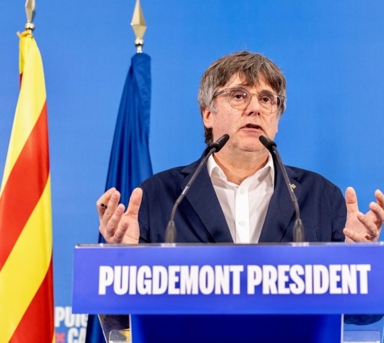 Puigdemont se escuda en Sánchez para reivindicarse como president pese a la victoria de Illa