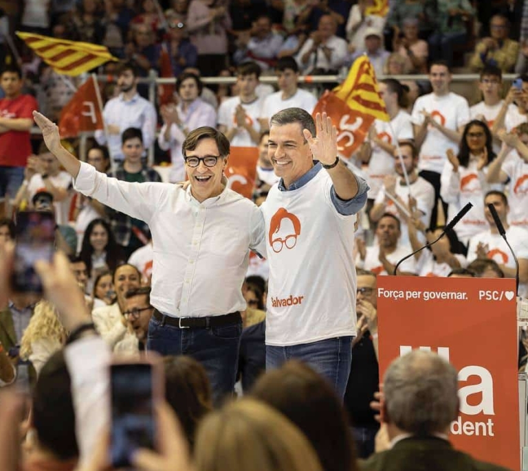 El PSC aguarda un resultado contundente que siente a Illa en la Generalitat y estabilice el Gobierno de Sánchez