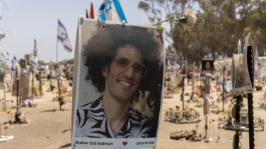 Peregrinaje al memorial del Nova Festival, epicentro del dolor de Israel: "No sé si es posible la paz"